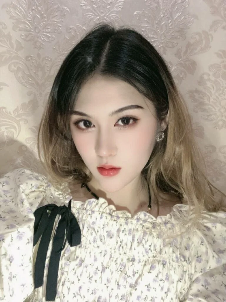 俏皮姑娘